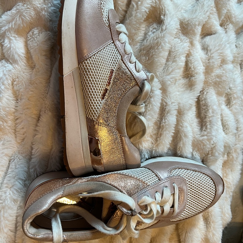 Micheal kors shoes in pink